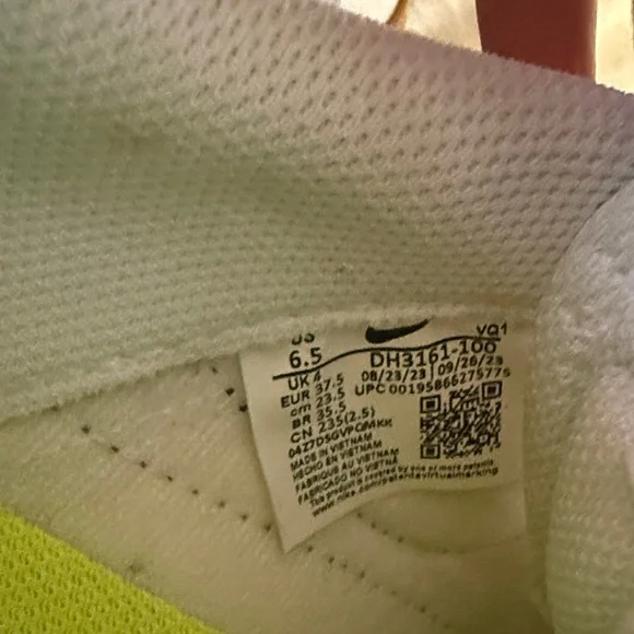 Nike Women's Court Legacy Leather Sneaker - Picture 6 of 7